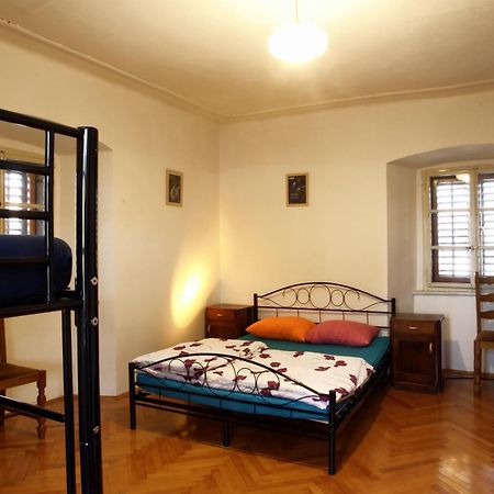 Residence Muzica Bed And Breakfast Komen Luaran gambar