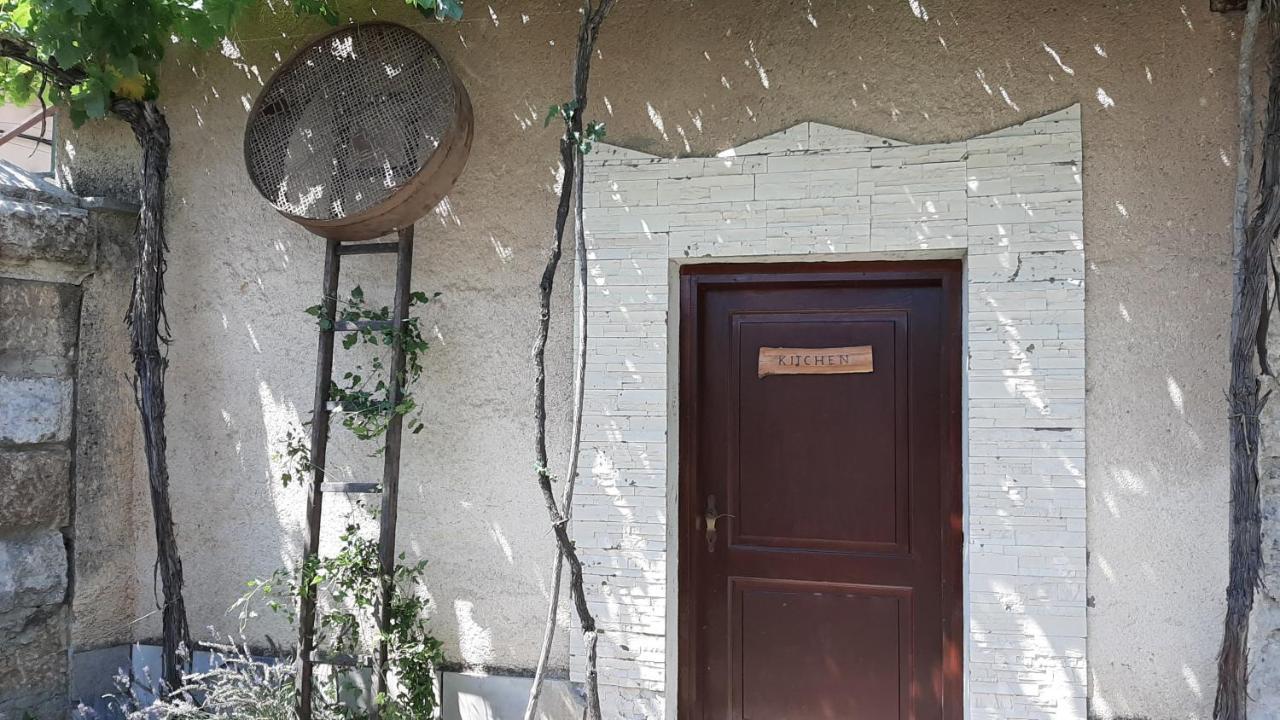 Residence Muzica Bed And Breakfast Komen Luaran gambar