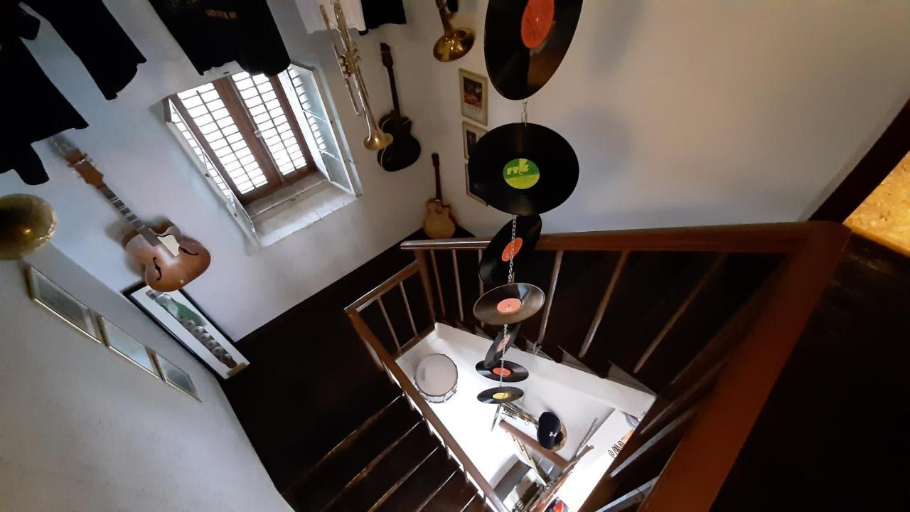 Residence Muzica Bed And Breakfast Komen Luaran gambar