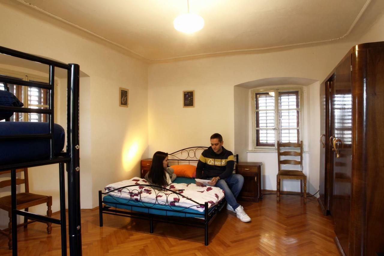 Residence Muzica Bed And Breakfast Komen Luaran gambar