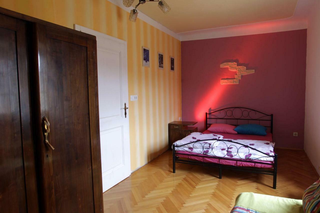 Residence Muzica Bed And Breakfast Komen Luaran gambar